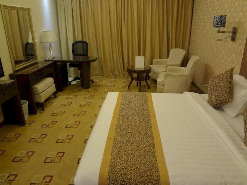 Sanam Hotel Suites - ริยาดห์ ภายนอก รูปภาพ